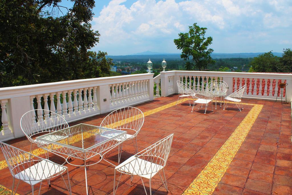 Paradores Del Castillo Taal Екстериор снимка